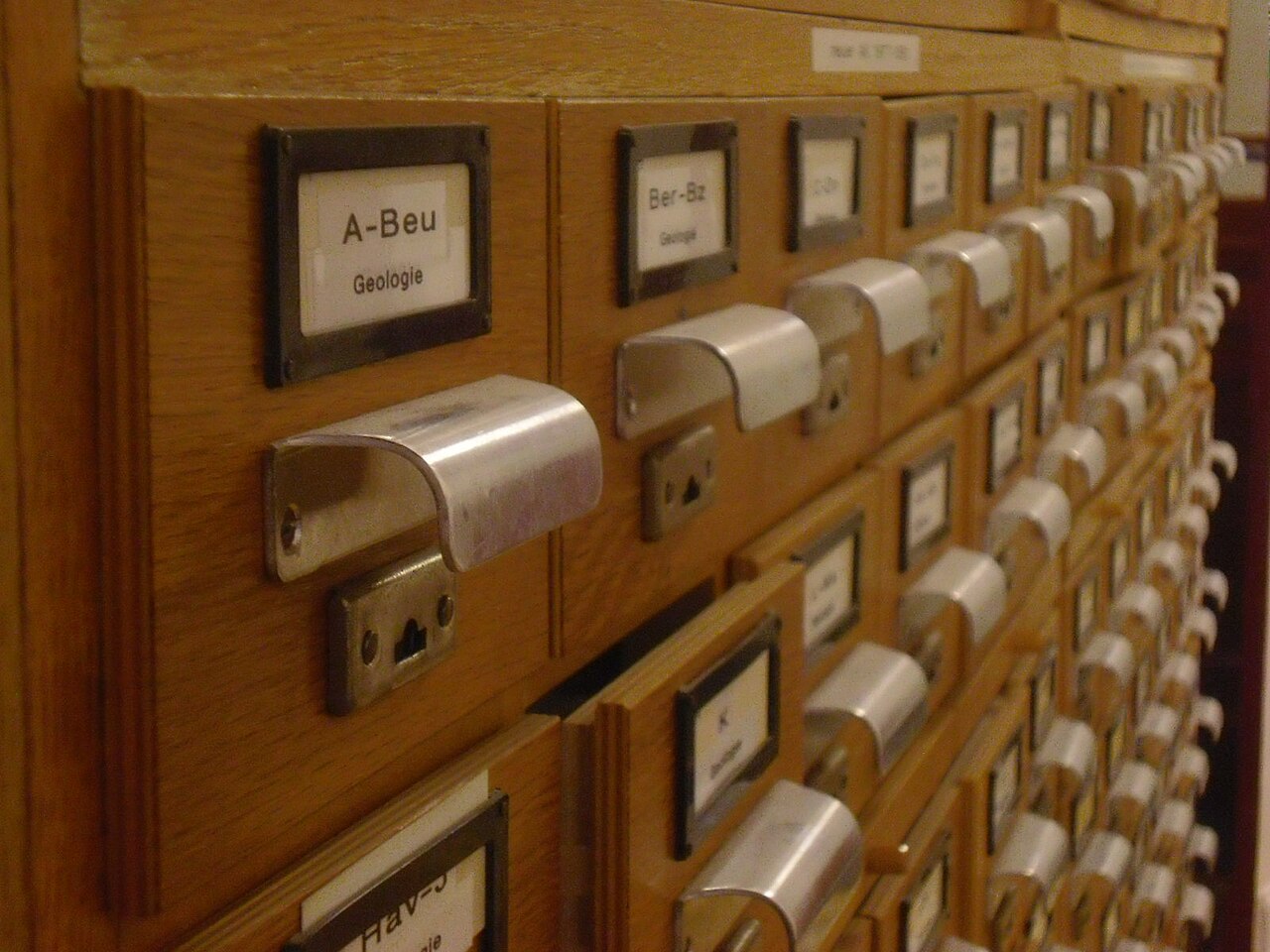 Un antiguo archivador de fichas